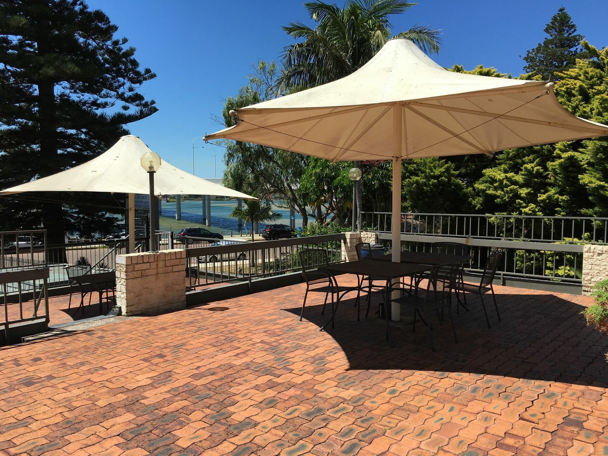 El Lago Waters Hotel Entrance Exterior photo